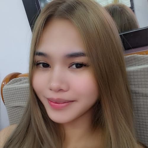 Angelyn, 26, from the Philippines